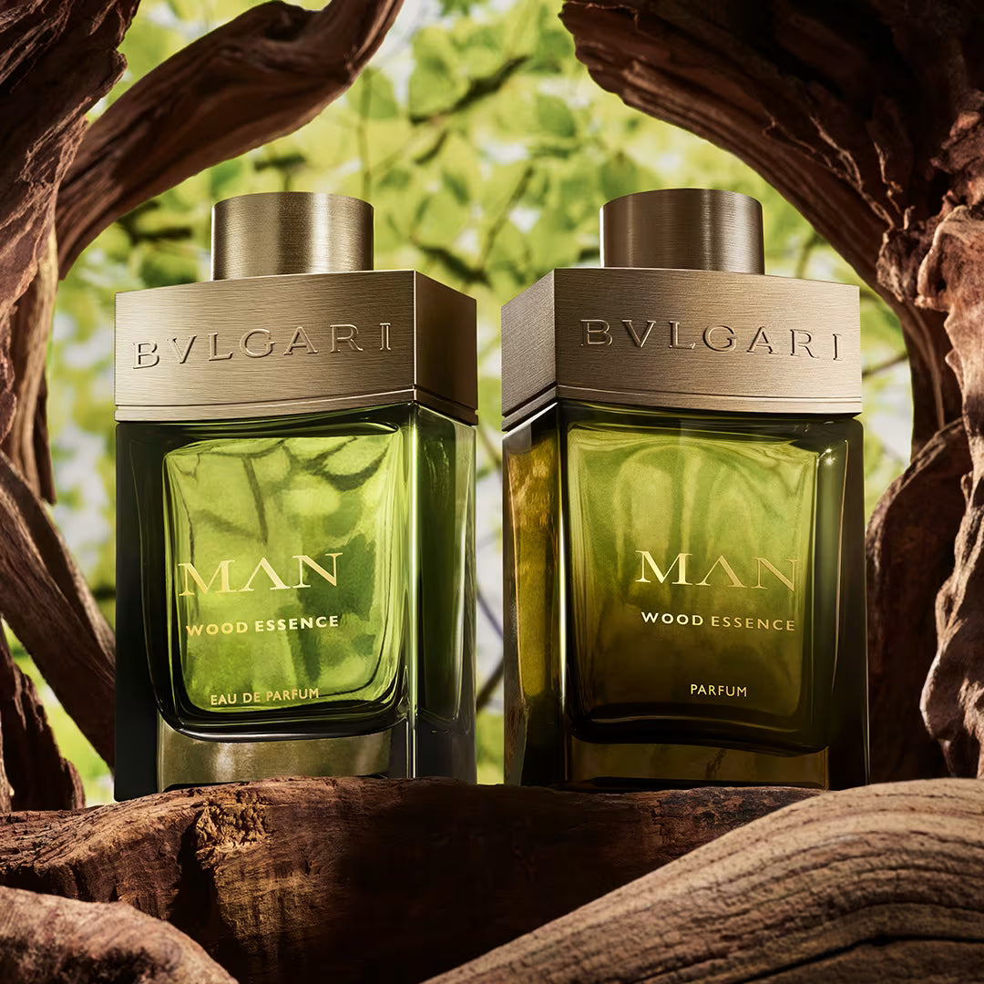 Flacon Bvlgari Man Wood Essence, eau de parfum boisée, vue de face.